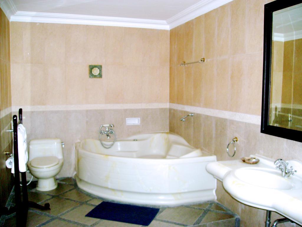 Swaloh Resort & Spa Kalangbret Номер фото